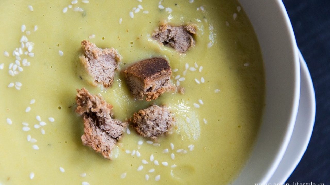 1. Томатный суп с брокколи, капустой и стручковой фасолью